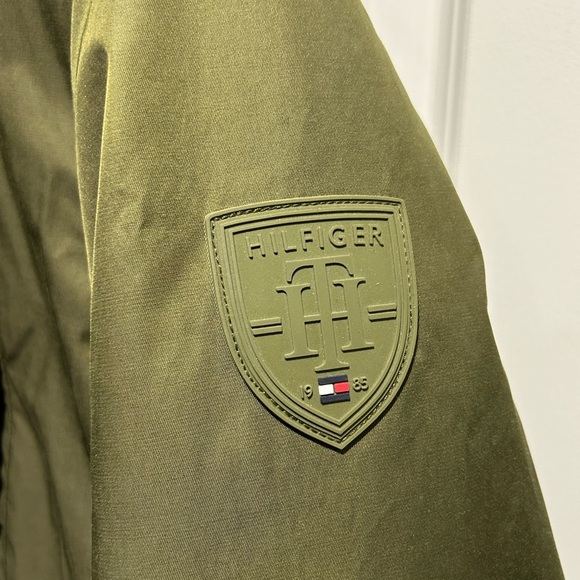 Tommy Hilfiger womens Khaki puffer jacket size large - Picture 5 of 8
